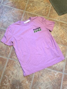 Like New Playboy Men's Large Lavender Graphic Tee